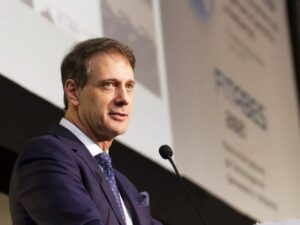 MP investiga contratos sem licitação de empresas para empréstimos consignados no Paraná